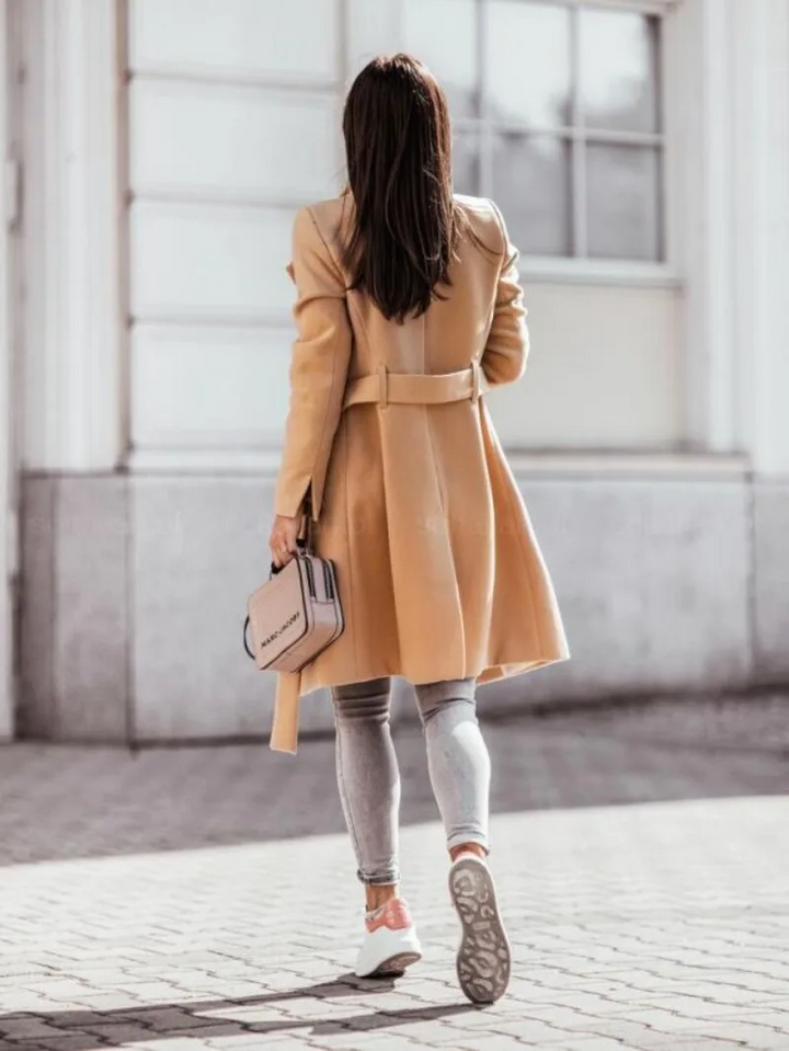 Eleganter, taillierter Trenchcoat für Damen