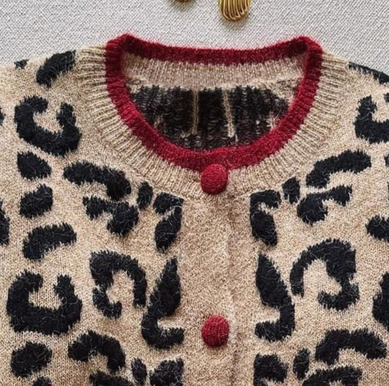 Einzigartige braune Strickjacke mit Leopardenmuster und langen Ärmeln