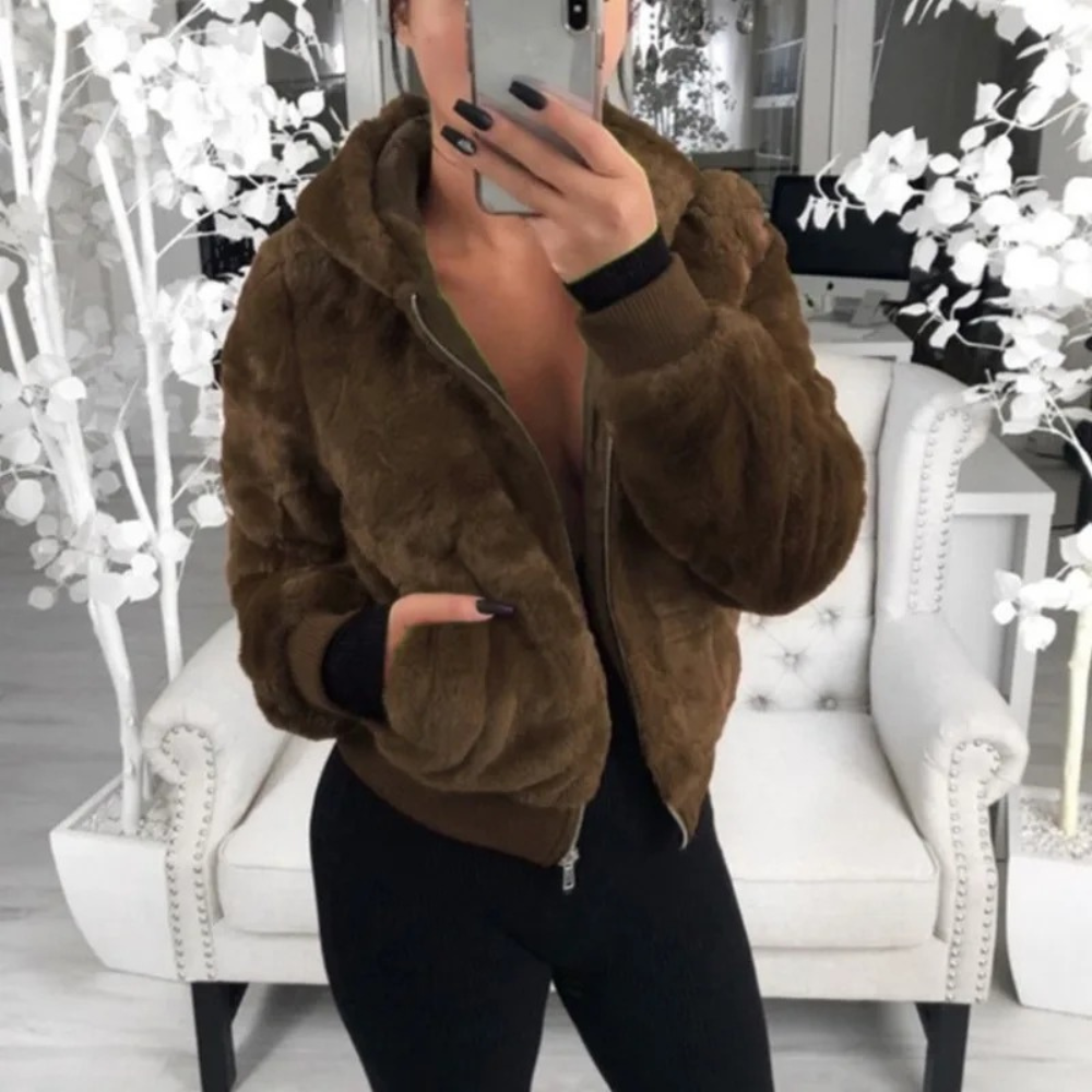 Bettina - Teddy-Strickjacke für Frauen - weicher Plüsch - winterliche Wärme - lässiger Schick