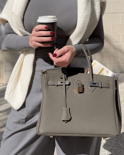 Handtasche mit Schlossdetail
