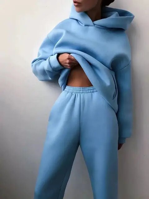 Set aus Kapuzenpulli und Jogginghose für Frauen