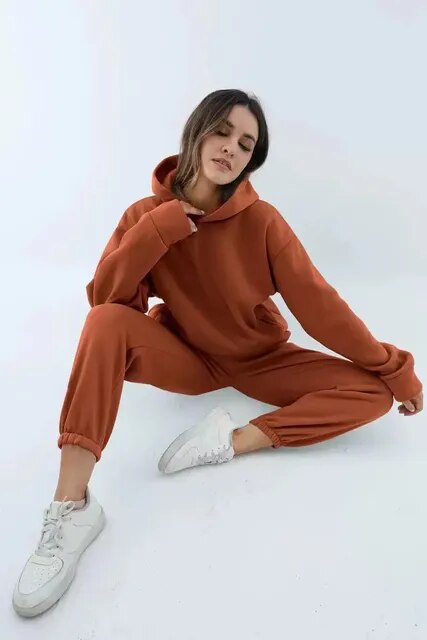 Set aus Kapuzenpulli und Jogginghose für Frauen